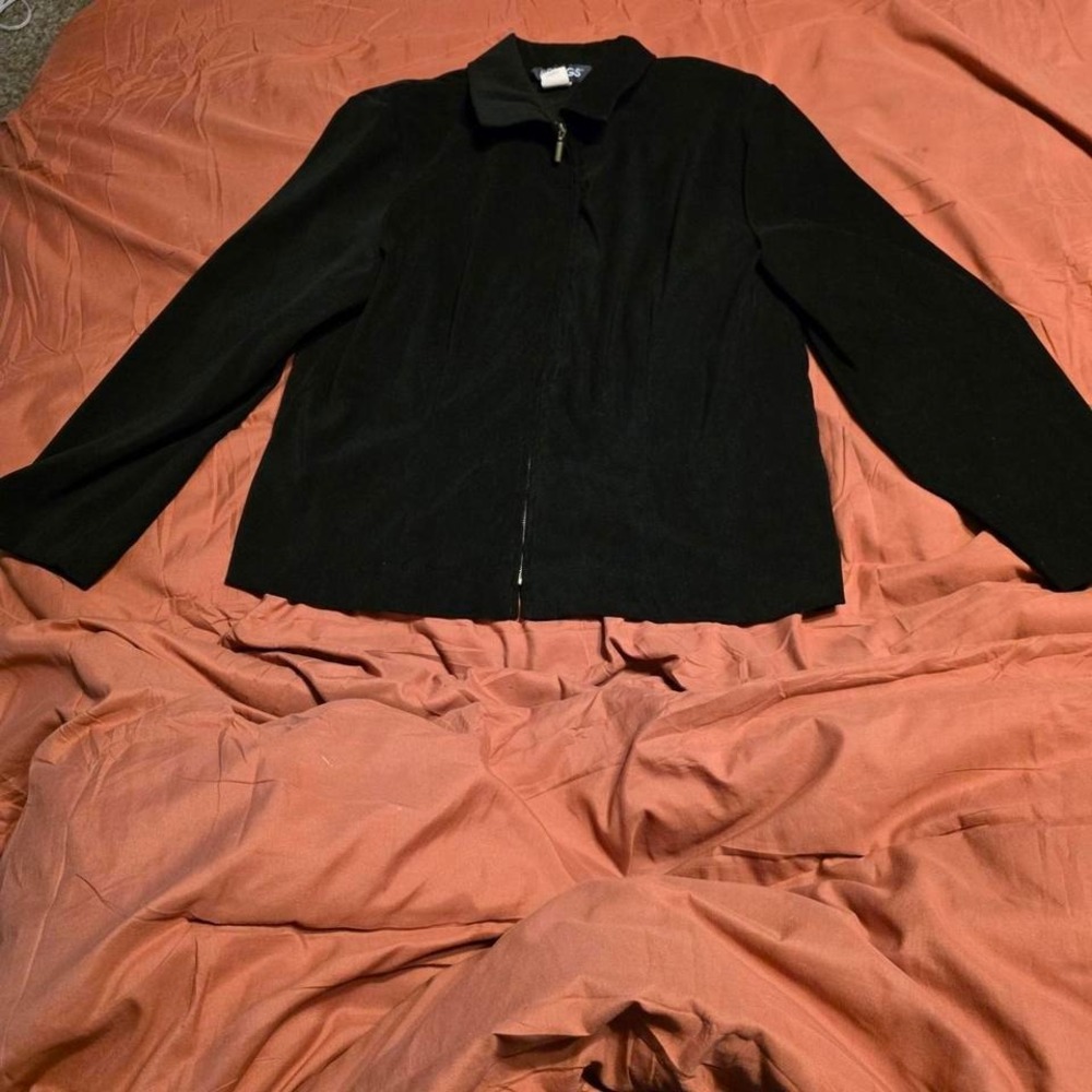 Black zip front‎ blazer jacket